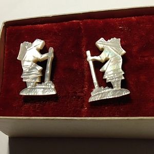 Cool Very Vintage CARVED MOTHER OF PEARL SHEPHERD  CUFFLINKS
